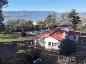 Casa · 141m² · 5 Ambientes · Casa con Vista Al Lago en Villa Parque Siquiman