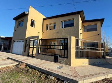 FRI-FRI-444_2 · Venta Casa 4 Ambientes, 2 Plantas, Garaje Parrila, Mirador, Caleta Olivia