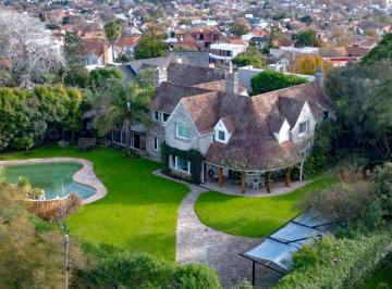 Casa · 514m² · 10 Ambientes · 5 Cocheras · Chalet Unico en Playa Grande, Mar del Plata