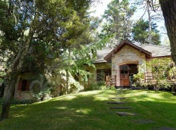 Casa de 1 ambiente, Cariló · Chalet de Piedra Donde El Confort y La Naturaleza Se Fusionan