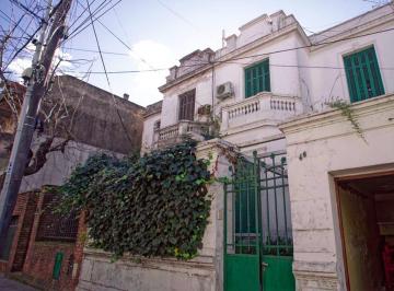 Casa · 204m² · 6 Ambientes · 1 Cochera · Venta de Casa en Piñeyro a Refaccionar