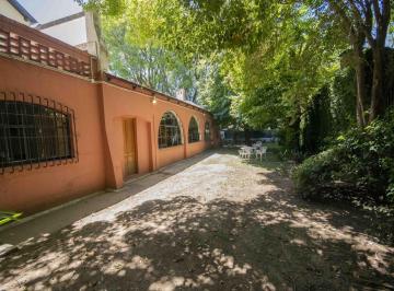 Casa · 303m² · 8 Ambientes · 7 Cocheras · Casa de 8 Ambientes en Venta, en Martinez