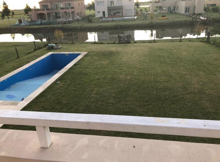 Casa · 250m² · 5 Ambientes · 1 Cochera