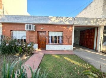 Casa · 113m² · 5 Ambientes · 1 Cochera · Impecable Casa Lista Para Mudarse | 2 Dorm., Amplio Patio y Doble Cochera