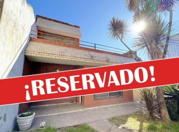 Casa · 190m² · 6 Ambientes · 2 Cocheras · Gran Lote con 2 Casas, Jardín, Patio y Terraza