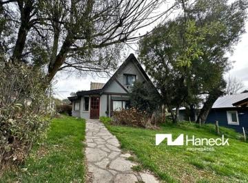 Casa · 172m² · 3 Dormitorios · 2 Cocheras · Casa Amoblada en Alquiler Permanente, San Carlos de Bariloche