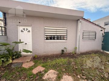 Casa · 120m² · 2 Ambientes · 1 Cochera · Alquiler Casa de 2 Ambientes en Castelar Norte
