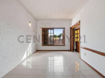 PH · 83m² · 5 Ambientes · PH de 5 Ambientes en Castelar Sur | Terraza con Parrilla y Balcón Al Frente
