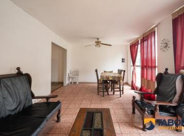 Casa · 117m² · 5 Ambientes · 2 Cocheras · Casa en Venta | 2 Dorm - Amplio Patio! - Planta Baja | Barrio Jardín