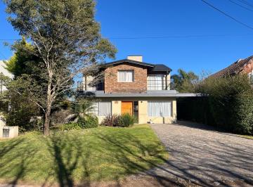 Casa · 160m² · 6 Ambientes · 2 Cocheras · Casa en Nautico Escobar