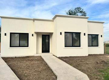 Casa · 153m² · 5 Ambientes · 2 Cocheras · Casa en Venta en Barrio Santa Elisa, Pilar del Este