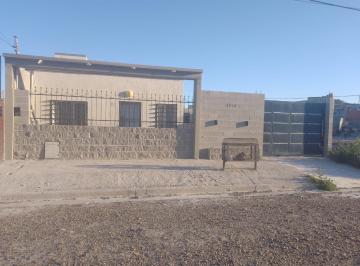 Casa de 2 ambientes, Comodoro Rivadavia · Casa en Barrio Km5. Titulo de Propiedad y Plano