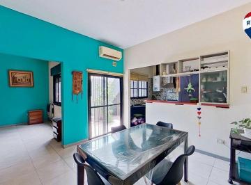 PH · 68m² · 3 Ambientes · PH 3 Amb en Venta en Wilde con Patio y Parrilla.