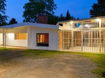 Casa · 215m² · 4 Ambientes · 5 Cocheras · Vendo Casa 3 Dorm. con Pileta Villa Allende