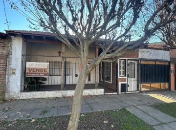 Casa · 136m² · 3 Ambientes · 1 Cochera · Casa en Venta Marcos Paz