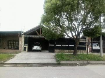 Casa de 4 ambientes, Tafí Viejo · Venta Casa 4 Ambientes Santa Fe Tafí Viejo Pileta Cochera Para 2 Autos