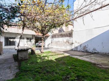 Casa · 75m² · 4 Ambientes · 2 Cocheras · Oportunidad: Casa con Terraza y Amplio Patio