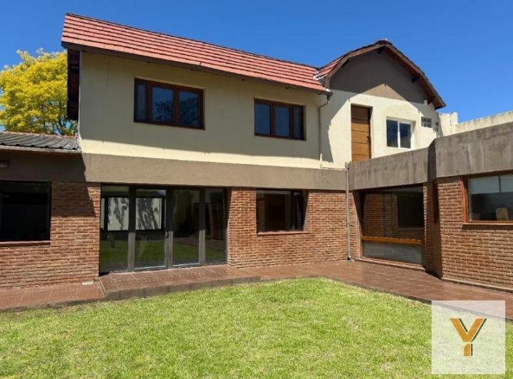 Casa · 400m² · 8 Ambientes