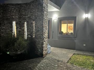 Casa · 140m² · 5 Ambientes · 1 Cochera · Casa en Alquiler en Sausalito, Pilar, G. B. a. Zona Norte