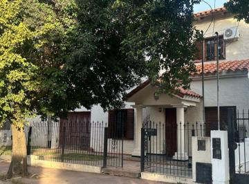 Casa de 7 ambientes, Córdoba · Se Vende Casa - 3 Dorm - 3 Baños - Cochera - Pileta - Quincho - Parque Capital.