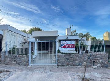 Casa · 187m² · 3 Dormitorios · 1 Cochera · Casa en Venta Calle Huarpes, B° Supe, Godoy Cruz