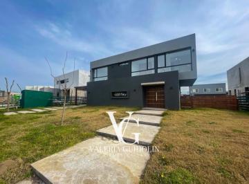 Casa · 173m² · 5 Ambientes · 4 Cocheras · Hermoso Alquiler en Puertos, Acacias