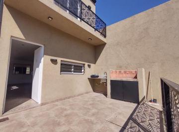 Casa · 65m² · 3 Ambientes · Dúplex a La Venta con Parrilla/ Patio, José C. Paz