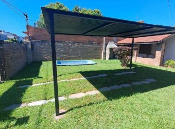 Casa · 137m² · 3 Ambientes · 1 Cochera · Casa en Venta con Parque, Pileta y Cochera