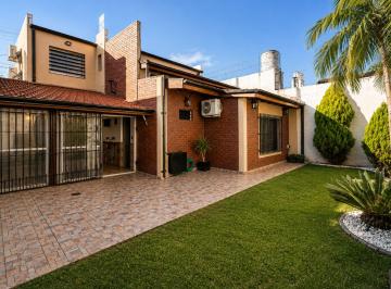 Casa · 180m² · 6 Ambientes · 2 Cocheras · Casa Venta Quilmes 5 Ambientes Jardin Apta Credito