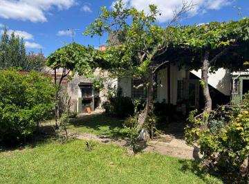 Casa · 156m² · 4 Ambientes · 1 Cochera · Casa en Venta Quilmes