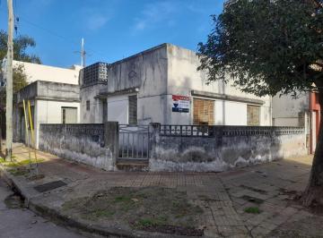 Casa · 119m² · 3 Ambientes · 2 Cocheras · Vta de Casa a Refaccionar de Amplias Dimensiones