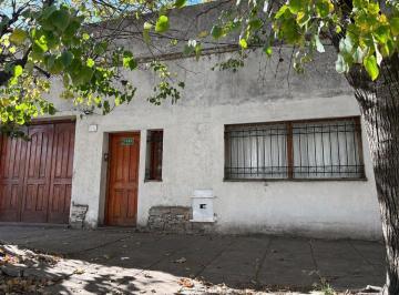 Casa · 182m² · 3 Ambientes · 1 Cochera · Venta Casa 3 Amb/cochera/patio. San Justo
