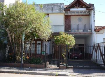 Casa · 170m² · 6 Ambientes · 2 Cocheras · Veta Casa 6 Amb Coch Parque Pileta V Sarmiento