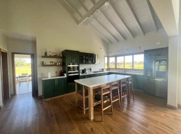 Casa · 305m² · 5 Ambientes · 2 Cocheras · Venta Casa con Vista Al Lago, Chacras de La Cruz