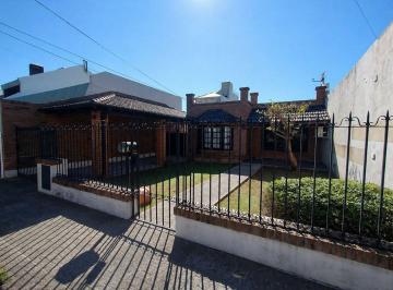 Casa · 90m² · 4 Ambientes · 3 Cocheras · Casa 4 Ambientes Venta Villa Luzuriaga Parque