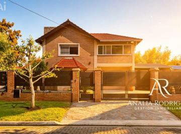 Casa de 4 ambientes, Escobar · Venta - Casa 4 Ambientes - Lote de 573 m² - Pileta, Dependencia, Gran Parque y Cocheras – Escobar