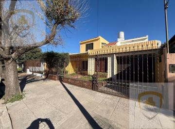 Casa · 6 Ambientes · 1 Cochera · Casa - Tte Benjamin Matienzo