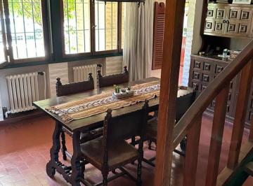 Casa de 6 ambientes, Hurlingham · Casa en Hurlingham, Parque Johnston, 4 Habitaciones, Apta Credito! Impecable.