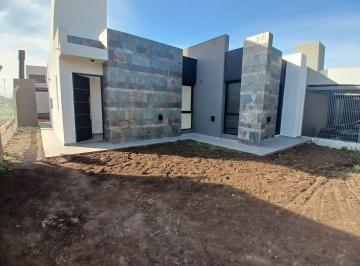 Casa · 250m² · 4 Ambientes · 2 Cocheras · Casa a Estrenar en Docta Boulevard