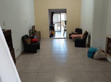 Casa de 5 ambientes, Ituzaingó · Casa de 5 Ambientes con Doble Entrada y Gran Fondo - Ideal Profesional