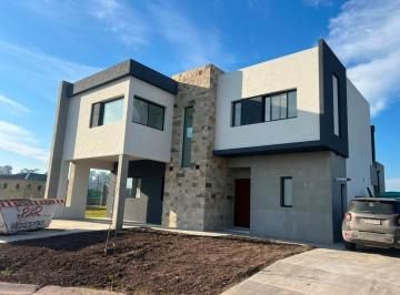 Casa · 186m² · 5 Ambientes · 1 Cochera · Casa en Venta en Santa Elisa, Pilar del Este, Pilar