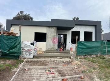 Casa · 136m² · 5 Ambientes · 1 Cochera · Casa en Venta en Santa Elisa, Pilar del Este, Pilar
