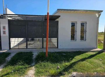 Casa · 60m² · 2 Dormitorios · 1 Cochera · Alquilo Dpto Dos Habitaciones en Caseros, Entre Ríos