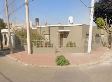 Casa de 6 ambientes, Córdoba · Res America Esquina Reciclada, Cloacas, Gas Natural 3dor, Hab Serv, Patio