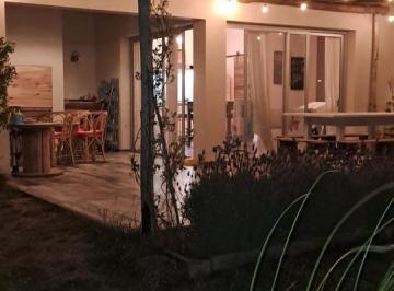 Casa · 120m² · 4 Ambientes · 2 Cocheras · Casa en Venta Barrio Las Calandrias