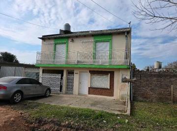 Casa · 139m² · 2 Dormitorios · 1 Cochera · Vendo Casa Mas 2 Departamentos en Concepción del Uruguay Entre Ríos