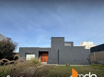 Casa · 680m² · 7 Ambientes · 1 Cochera · Casa en Las Terrazas Valle Escondido