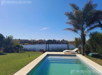 Casa · 165m² · 4 Ambientes · 3 Cocheras · Alquiler Temporario Invierno en San Benito a Laguna. Orientación Norte.