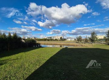Casa · 160m² · 4 Ambientes · 1 Cochera · Casa 4 Ambientes en Canton Islas, Escobar, Venta Vista a Brazo de Agua
