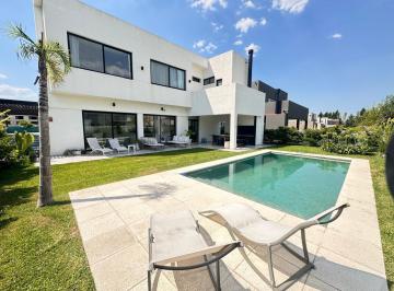 Casa · 270m² · 7 Ambientes · 2 Cocheras · Venta Casa en Lagoon Pilar, 6 Ambientes, Pileta, Quincho, Galeria, Playa en Pilar